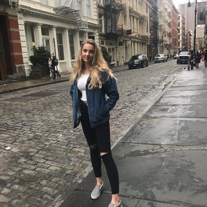 Meet your Posher, Mia